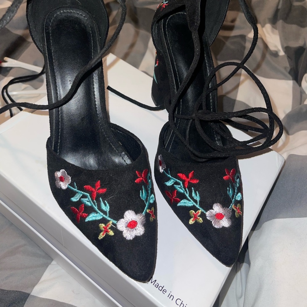 also selling the matching Skirt: size M (6). (see separate post)   Heels: size 8